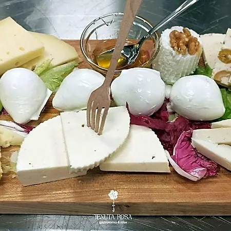 Hotel Tenuta Rosa - Gastronomia E Relax Buonabitacolo
